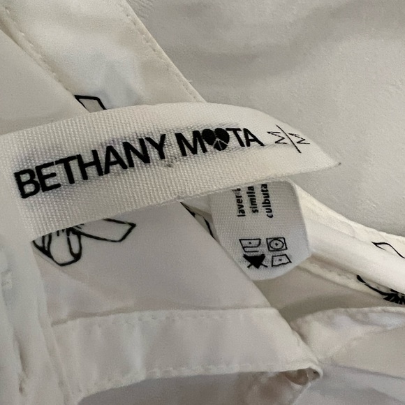 Collard Blouse with Button down back - Picture 4 of 4